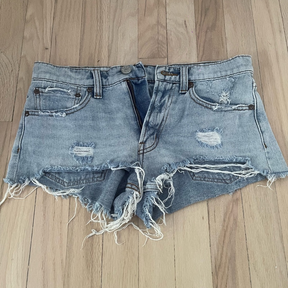 BDG 25W essential short mid rise